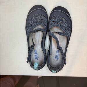 JBU Women's Black Floral Strap Flats - 7.5 - EUC